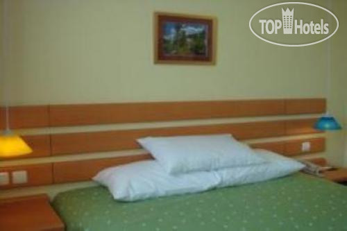 Hotel photo Home Inn Gezhou Dam 2*