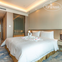 Auto City Ruili Hotel 