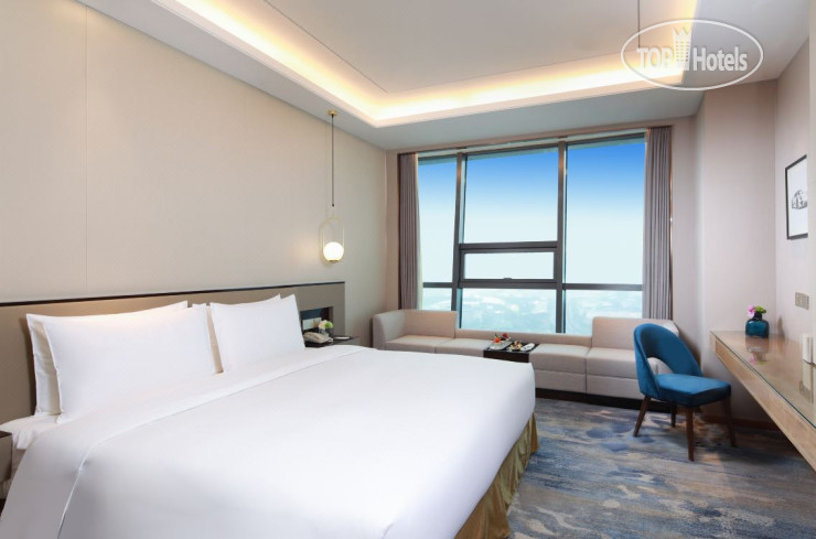 Auto City Ruili Hotel