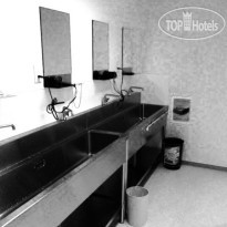 1 Night 1980 Hostel