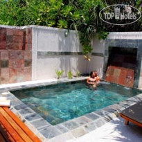 Dhoni Island Resort 