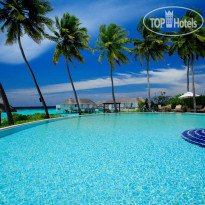 island club pool в Machchafushi Island Resort & Spa Maldives 5*