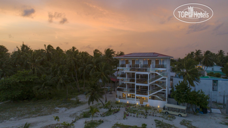 Hotelier's photos Reef Edge Thulusdhoo 4*