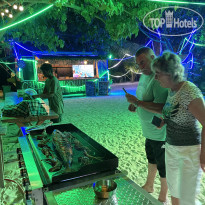 Dhiffushi Inn Beach live music and BBQ