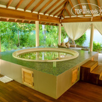 Reethi Faru Resort 