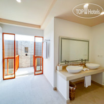 Brennia Kottefaru Deluxe Water Pool Villa