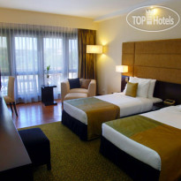 Cinnamon Lakeside Deluxe Room