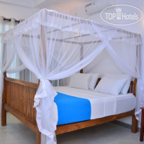 Green Almond Hotel 
