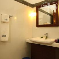 Whispering Palms Hotel