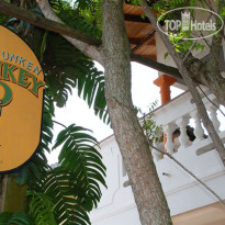 International Beach Hotel & Restaurant 