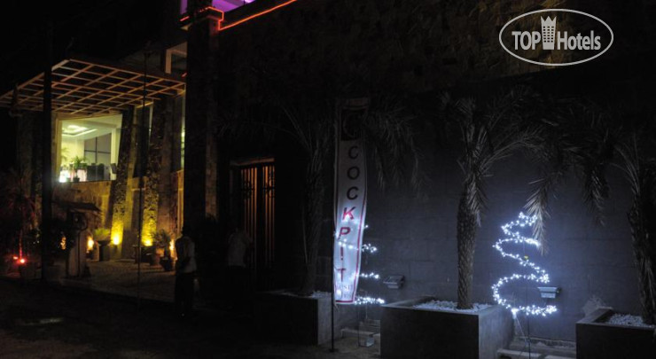 New photos from tourists Cockpit Airport Reach 3*