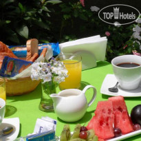 Sissi Haz Завтрак в саду