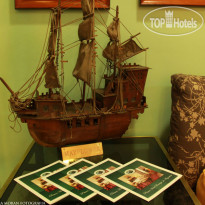Mayflower Suites Лобби