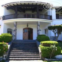 Colonial Serrano