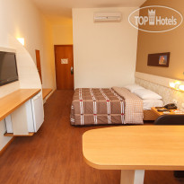 10 Hotel  