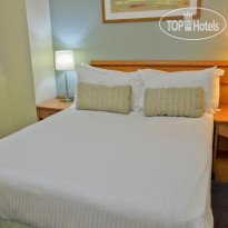 Oaks Waterfront Resort The Entrance 