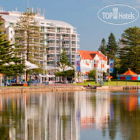 Oaks Waterfront Resort The Entrance 