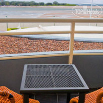 Oaks Waterfront Resort The Entrance 