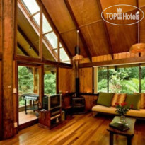 Fur 'n' Feathers Rainforest Tree Houses 