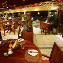 Bay Village Tropical Retreat