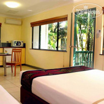 Bay Village Tropical Retreat