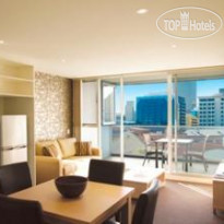 Oaks iStay Precinct (formerly Oaks Gallery) 