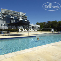 Assured Ascot Quays Apartment Hotel Бассейн
