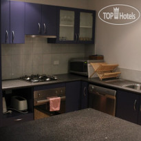 Assured Ascot Quays Apartment Hotel Кухня