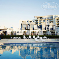 Assured Ascot Quays Apartment Hotel Бассейн