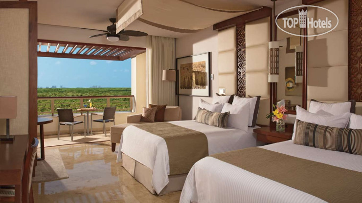 Hotel photo Secrets Playa Blanca Costa Mujeres 5*