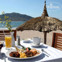 Las Flores Beach Resort 
