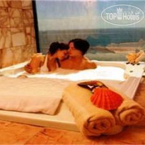 Las Rocas Resort & Spa