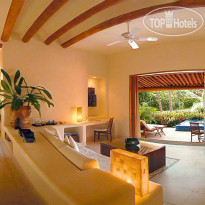 Thompson Zihuatanejo a Beach Resort