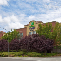 Holiday Inn Express Hotel & Suites Belmont 