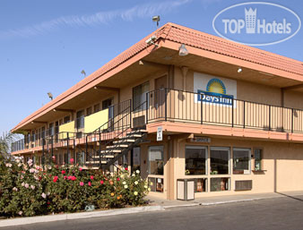 Hotelier's photos Days Inn Lost Hills 2*