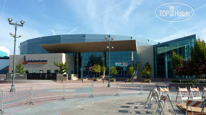 Hotel photo DoubleTree by Hilton Hotel Bakersfield 3*
