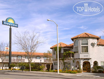 Hotelier's photos Days Inn Castaic Six Flags Magic Mountain 2*