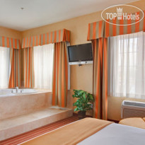 Holiday Inn Express Hotel & Suites Corona
