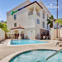 Holiday Inn Express Hotel & Suites Corona