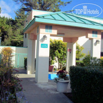 Best Western Plus Northwoods Inn 