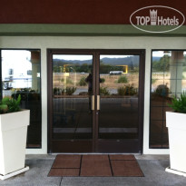 The Redwood Fortuna Riverwalk Hotel
