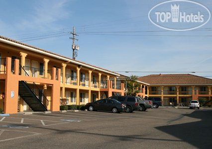 Hotelier's photos Econo Lodge Inn & Suites Lodi 2*