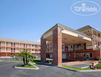 Hotel photo Days Inn & Suites Fountain Valley Huntington Beach 2*