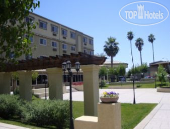 Ramada West Sacramento Hotel and Suites