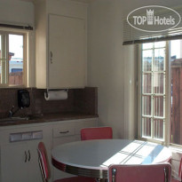 Lone Oak Lodge Cottage Kitchen