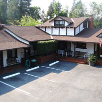 Coach N Four Motel Территория отеля