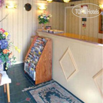 Cloverdale Oaks Inn Прихожая