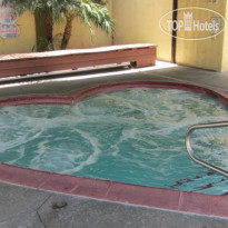 Colonial Pool & Spa Motel 