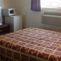 Colonial Pool & Spa Motel 