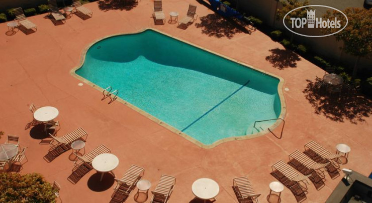 New photos from tourists Red Lion Oakland International Airport 3*